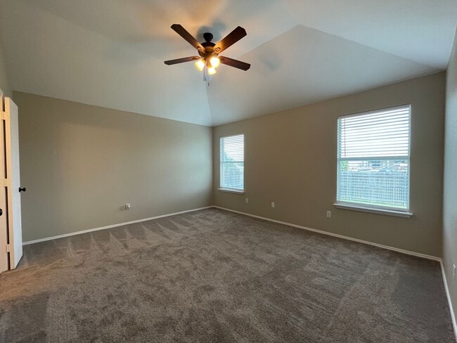 Building Photo - COMING SOON - 3 BEDROOM 2 BATH HOME IN SW ...