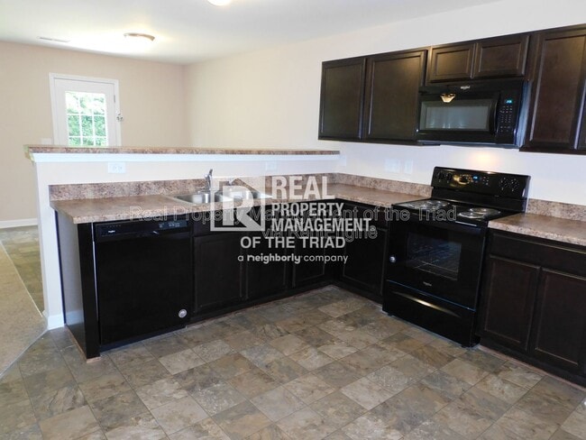 Building Photo - 10 Loblolly Ct