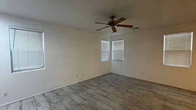 Building Photo - NW 3 BDRM Plus Loft