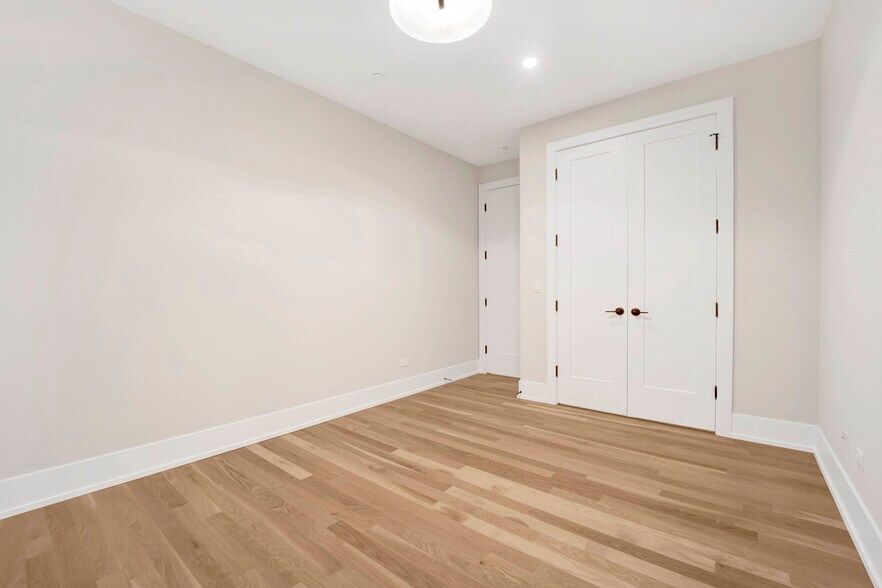 Building Photo - 3352 N Ashland Ave