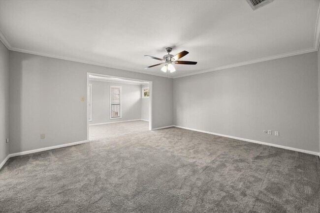 Building Photo - 627 Chadbourne Ct