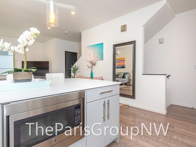 Building Photo - Stunning Mod 3BR+Den, 3.5BA Townhome * XL Roof Deck *A/C ++