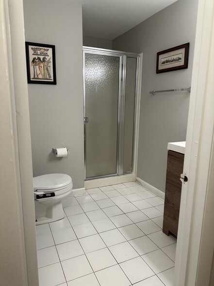 Building Photo - 9501 Draycott Ct