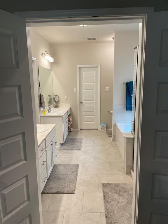 Building Photo - 5616 Las Lomas Ln