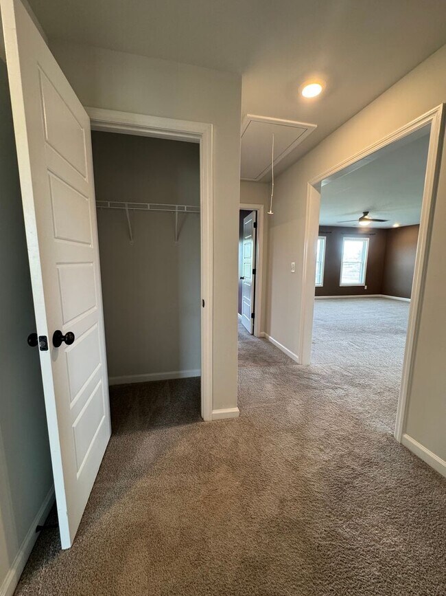 Building Photo - 203 Rye Cir