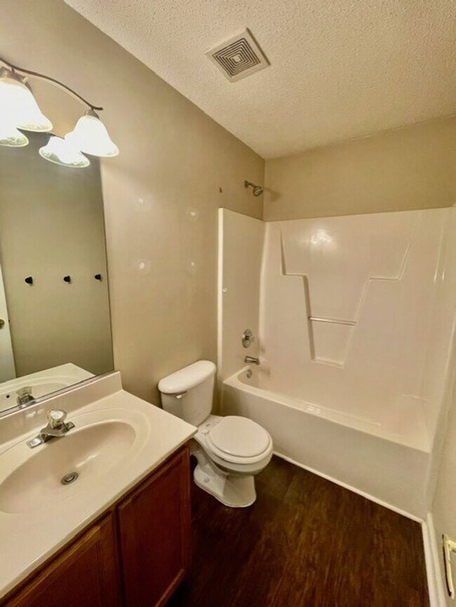 Building Photo - Must see this Adorable 3 bedroom 2 bath 2 garage home . Located in the Reedy Creek Plantation