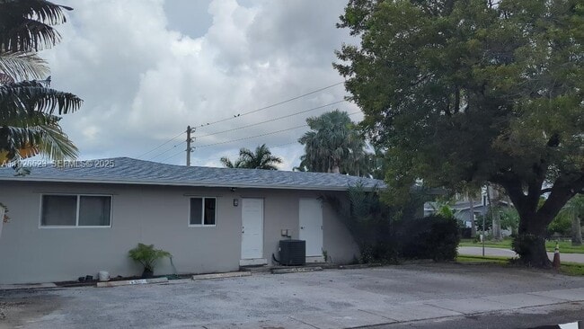 Building Photo - 1544 Arthur St