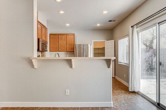 Building Photo - Beautiful 4 bedroom 3 bath home in Mountai...
