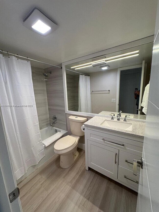 Building Photo - 9200 N Hollybrook Lake Dr