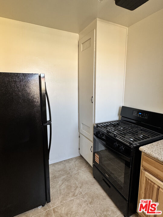 Building Photo - 3311 1/2 W 78th St