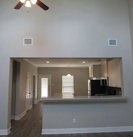 Building Photo - 122 Waverly Dr