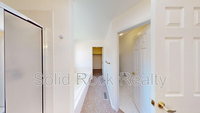 Building Photo - 2635 Leoti Dr