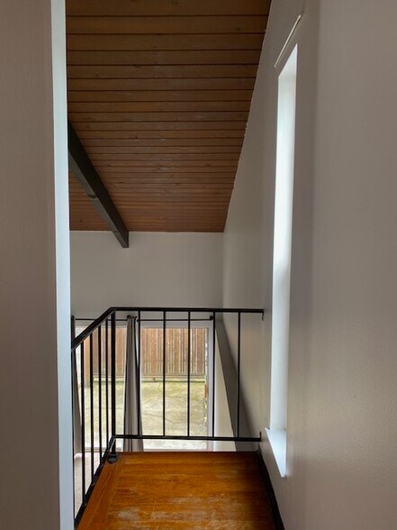 Building Photo - 3246 NE 85th St