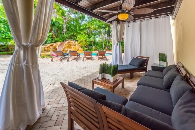 Building Photo - 1051 NE 89th St