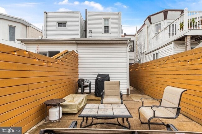 Building Photo - 2427 E Boston St