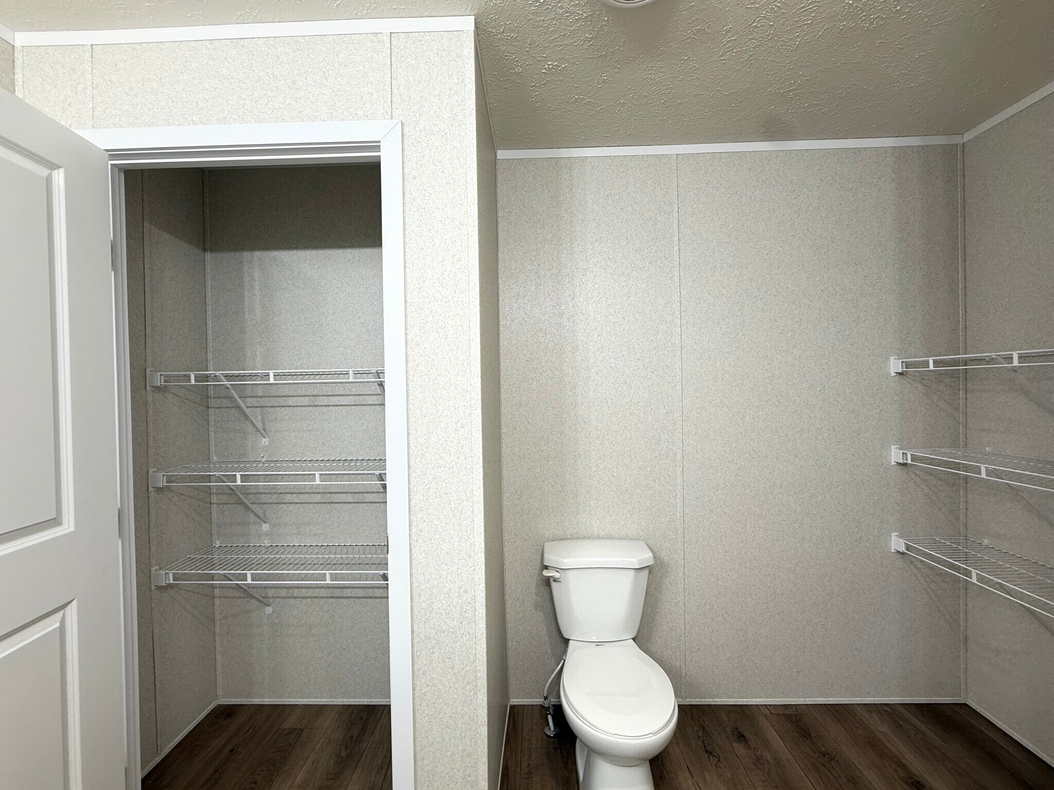 Building Photo - 29909 Flushing Dr