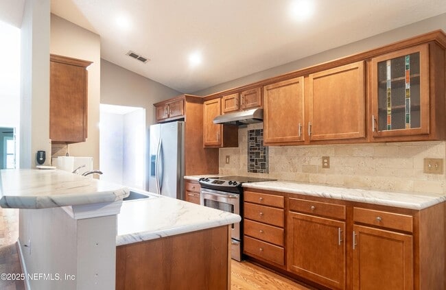 Building Photo - 1325 Fairway Village Dr