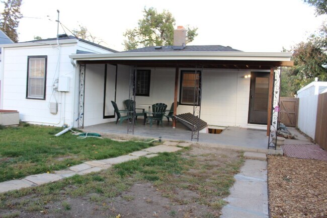 Building Photo - Charming 3 BR/1 BA  Home located In Villa ...