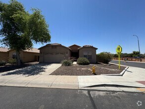 Building Photo - NEW PAINT, NEW CARPET Spacious 3 bedroom p...