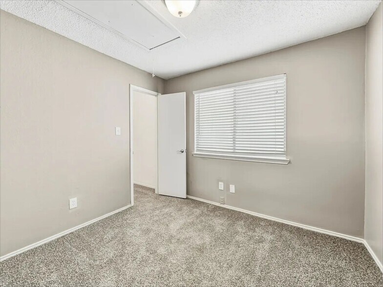 Building Photo - 1111 Brewer Dr