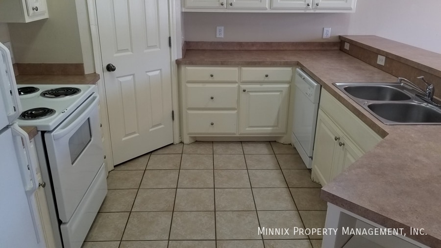 Building Photo - 3208 111th St