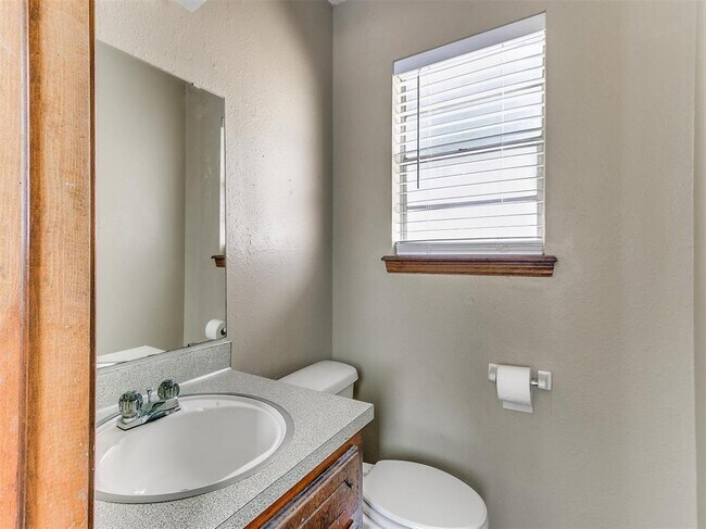 Building Photo - 1303 Homeland Ave