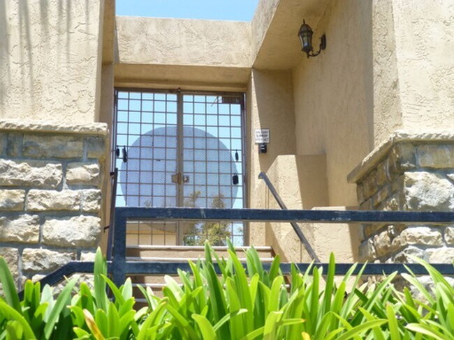 Building Photo - 1202 Donax Ave