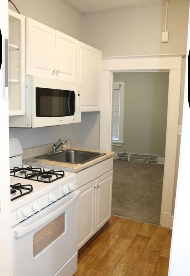 Building Photo - 1535 N 32nd St