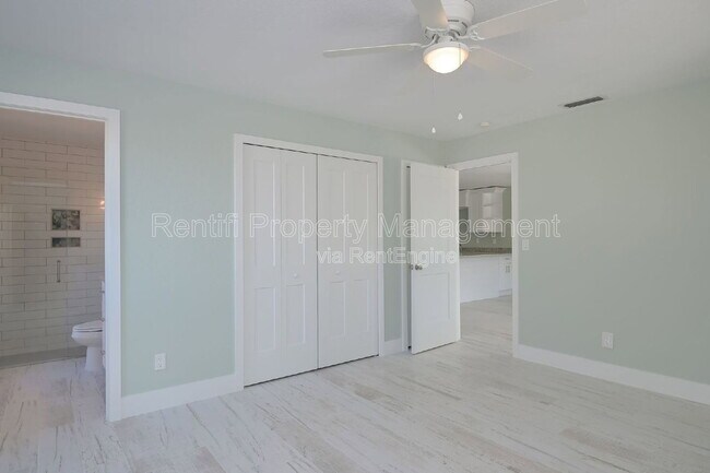 Building Photo - 1322 Miramar St