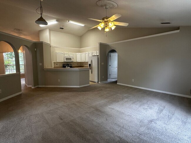 Building Photo - Coming Available Soon - 3/2 Split Plan Home in Eustis with Screened Porch!