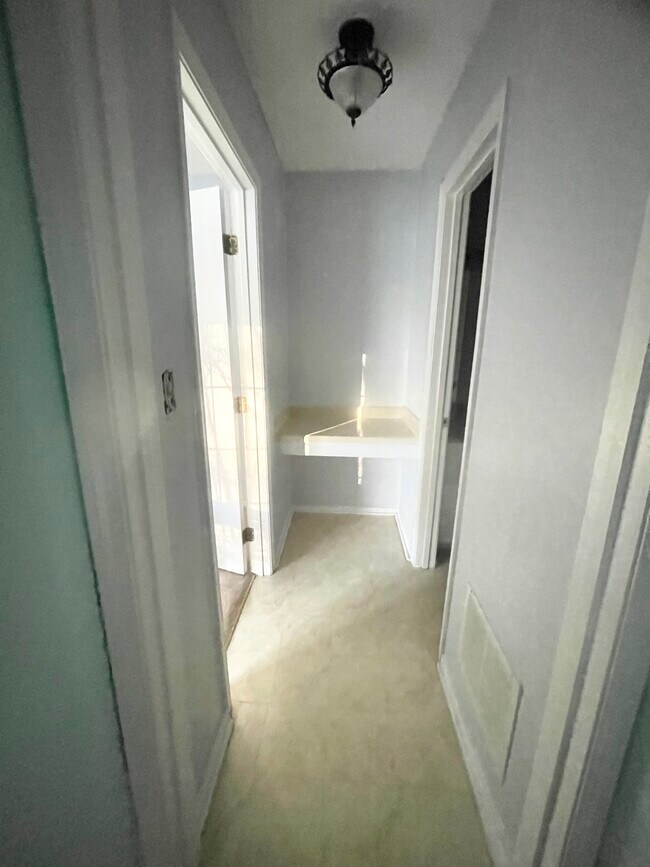 Building Photo - 720 Coventry Ln