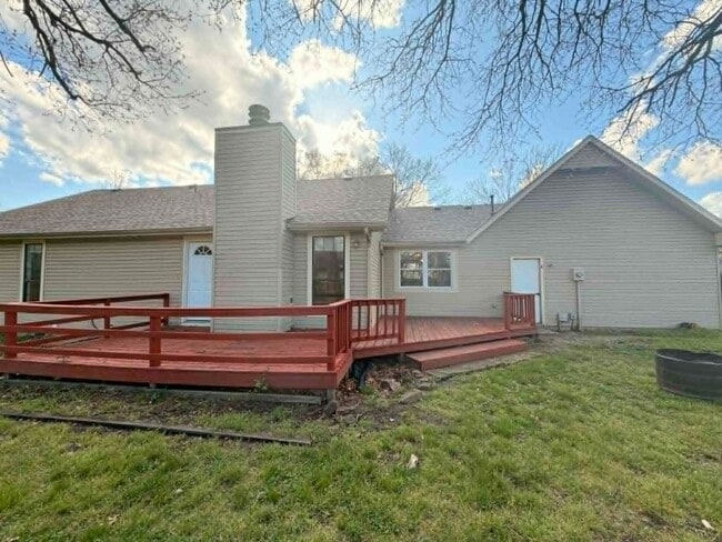 Building Photo - COMING SOON: COMFORT MEETS STYLE IN THIS SPACIOUS BEAUTIFUL 3 BEDROOM / 2 BATHROOM WITH XTRA ROOM...