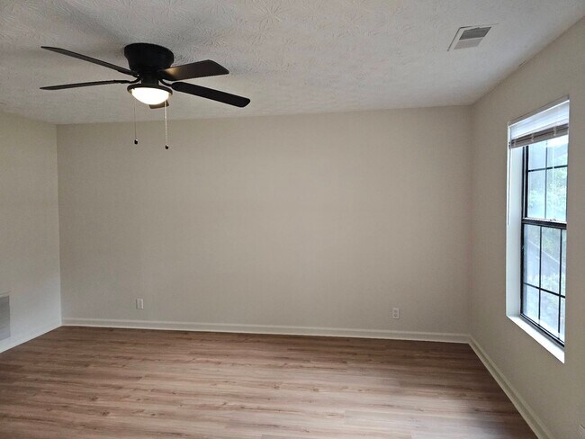 Building Photo - 490 S Jeff Davis Dr