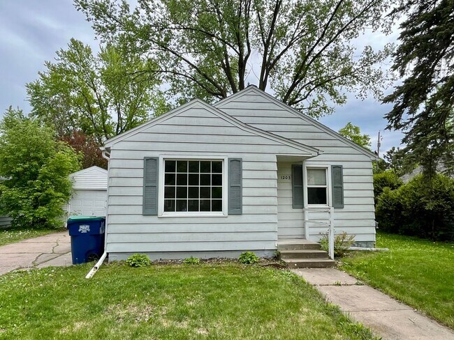 Primary Photo - 2 bed 1 bath single family home in Wausau