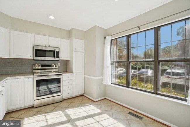 Building Photo - 10228 Roberts Common Ln