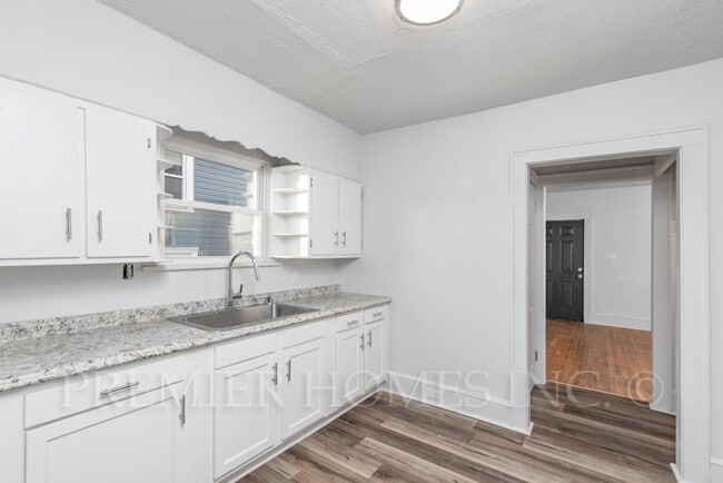 Building Photo - Pristine 3BR Home with 2-Car Garage & Designer Finishes