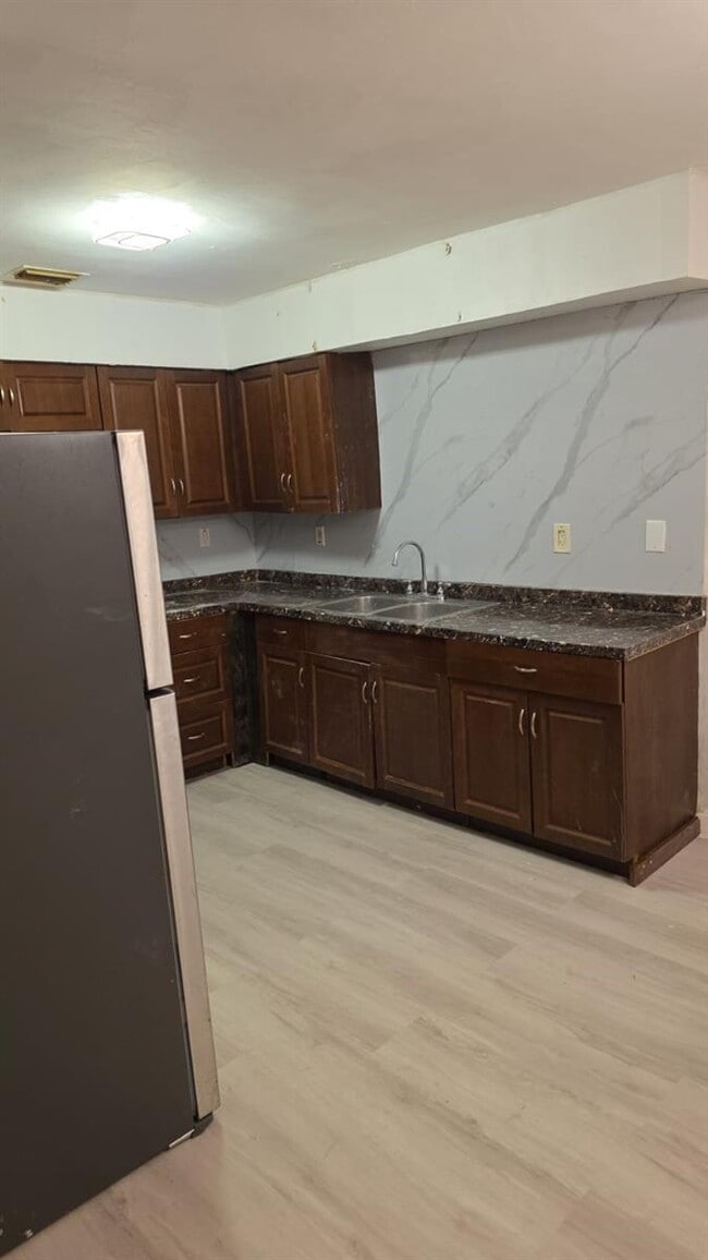 Building Photo - 2 bedroom in Miami FL 33161