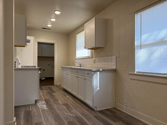 Building Photo - 45w26th