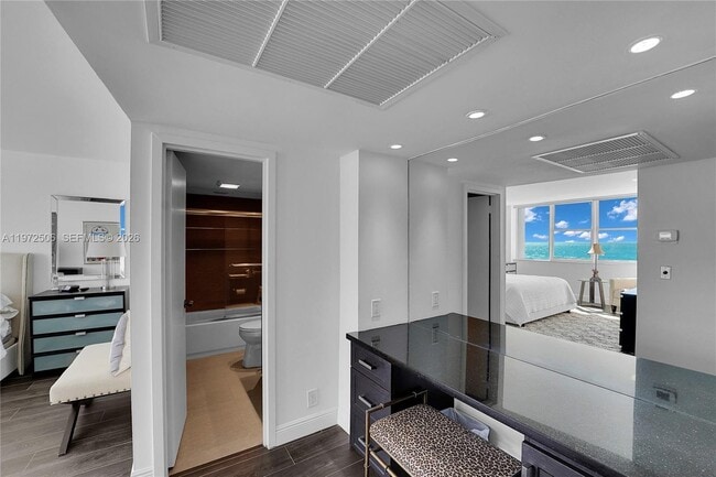 Building Photo - 3140 S Ocean Dr