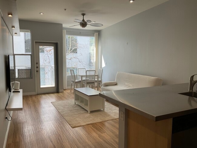 Building Photo - 101 Market St