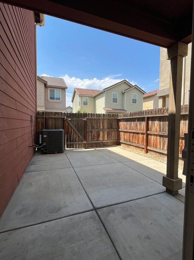 Building Photo - 4 Bedroom NW Fresno Home for Lease