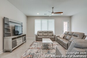 Building Photo - 1114 Aidenbaum