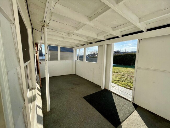 Building Photo - 705 N McKinley Ave