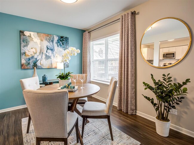 Spacious Dining Area - Orion Arlington Lakes