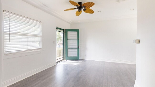 Building Photo - One Bedroom Available for Long Term Rent a...