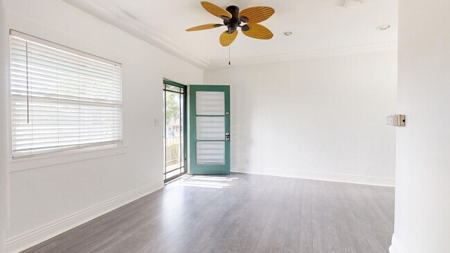 Building Photo - One Bedroom Available for Long Term Rent at the Tropicana Apartments in Coronado!