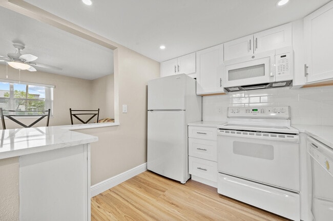 Building Photo - 723 Flanders Dr