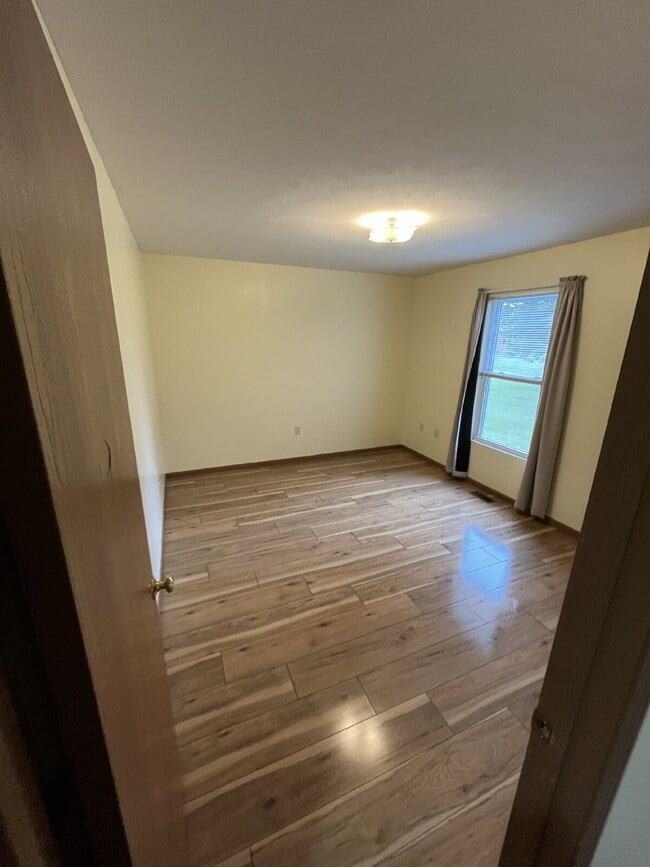 Building Photo - 1352 Campbell Rd