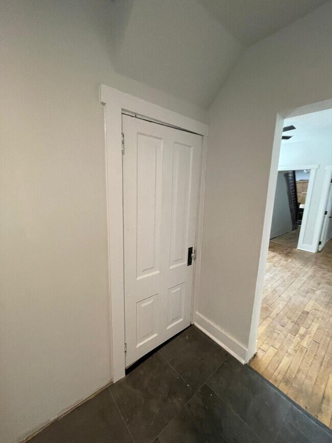 Building Photo - Your Ideal Living Space!