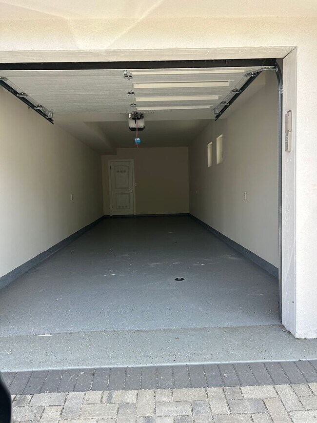 Building Photo - 2055 S Garth Ave